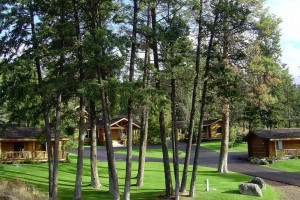 Somers Bay Cabins | Overlooking the Lake